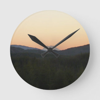 Der Mount- Rainiersonnenaufgang Runde Wanduhr