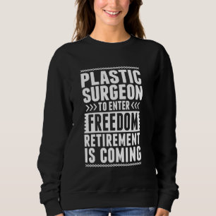 Der müde Plastikchirurg tritt frei ein Sweatshirt