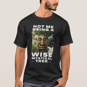 Der mystische Baum des Mens steht vor dem alten my T-Shirt
