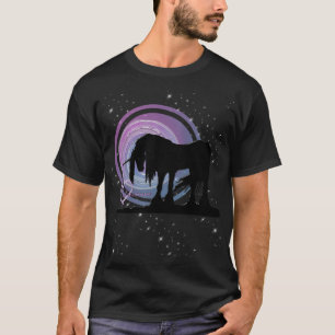 Der mystische schwarze Unicorn-(lila/blauer T-Shirt