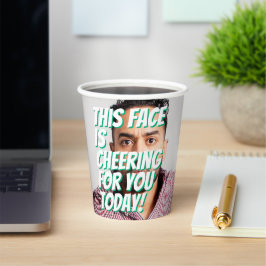 Der Nachrichtenmagazin des lustigen Chefs für das  Pappbecher