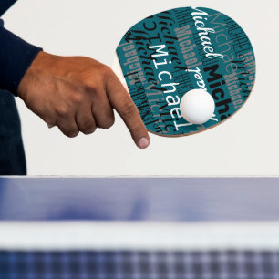 Der Name des Tischtennis-Spielers wird auf dunkler Tischtennis Schläger