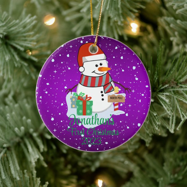 Der niedliche Schneemann des Babys in seiner moder Keramik Ornament (Baum)