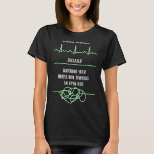 Der normale Herzschlag ist zurückgegangen, um das T-Shirt