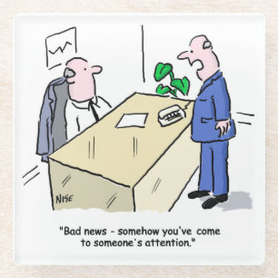 Der Office-Mitarbeiter wird von jemandem bemerkt Glasuntersetzer