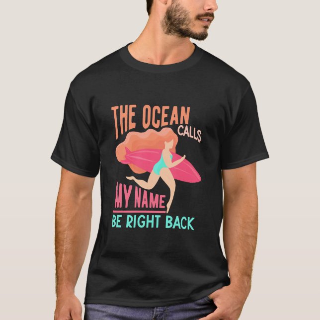 Der Ozean ruft Surfer T-Shirt (Vorderseite)