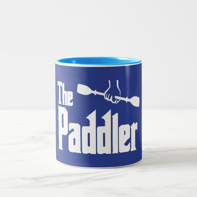 Der Paddler Zweifarbige Tasse (Mittel)