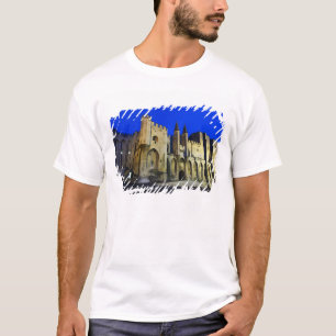 Der Palast des Papstes in Avignon bei Sonnenunterg T-Shirt