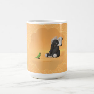 Der Papagei trifft auf eine ausgestopfte Elefanten Kaffeetasse