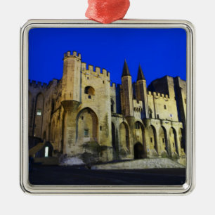 Der Papstpalast in Avignon bei Sonnenuntergang. Ba Ornament Aus Metall