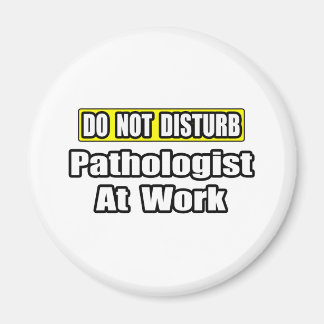 Der Pathologe am Arbeitsplatz darf nicht stören. Magnet