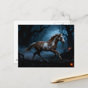 Der Pinto-Mustang im verlassenen Wald Postkarte