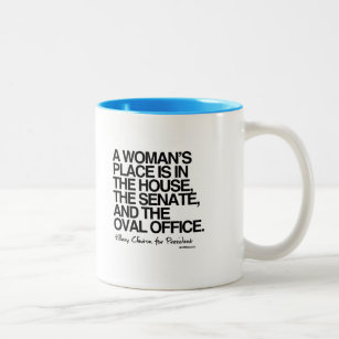 Der Platz einer Frau ist im ovalen Büro Zweifarbige Tasse