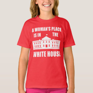 "DER PLATZ EINER FRAU IST IM WEISSEN HAUS " T-Shirt