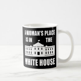 "DER PLATZ EINER FRAU IST IM WEISSEN HAUS " TASSE