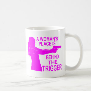 DER PLATZ EINER FRAU TASSE