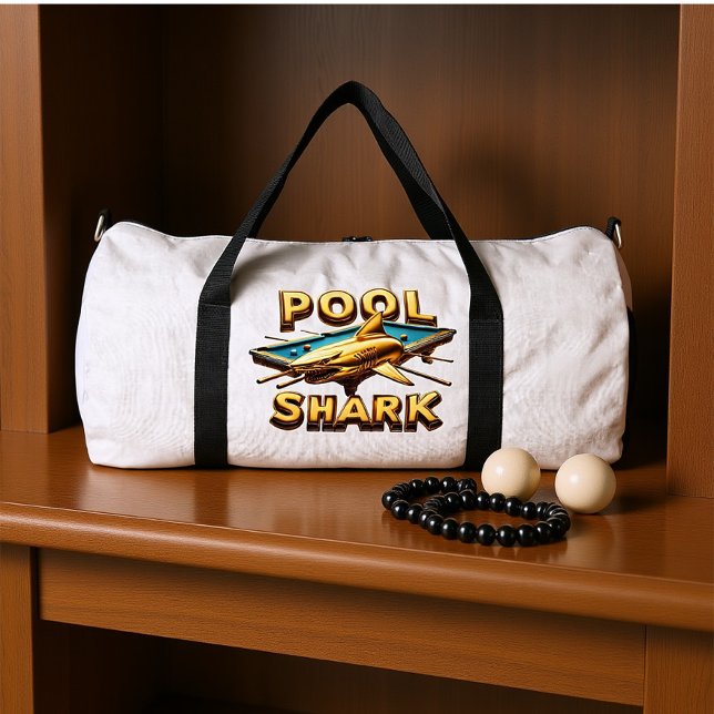 Der Poolhai: Meister des Queue Duffle Bag (Von Creator hochgeladen)