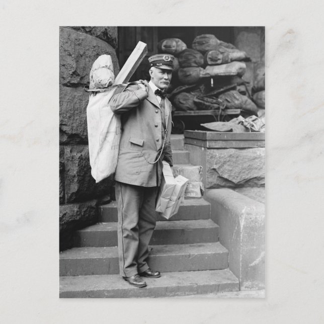 Der Postbote an der Post Postkarte (Vorderseite)