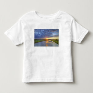 Der Powder River fängt das letzte Licht in Custer Kleinkind T-shirt