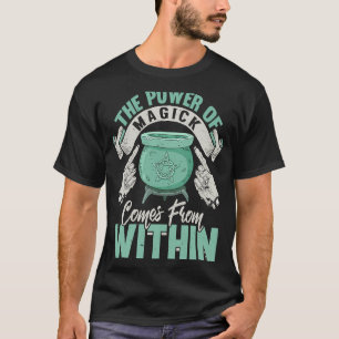 Der Power der Magie ist in der Hexe des Wiccan T-Shirt