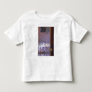 Der private Speisesaal mit dem schwarzen Kristall Kleinkind T-shirt