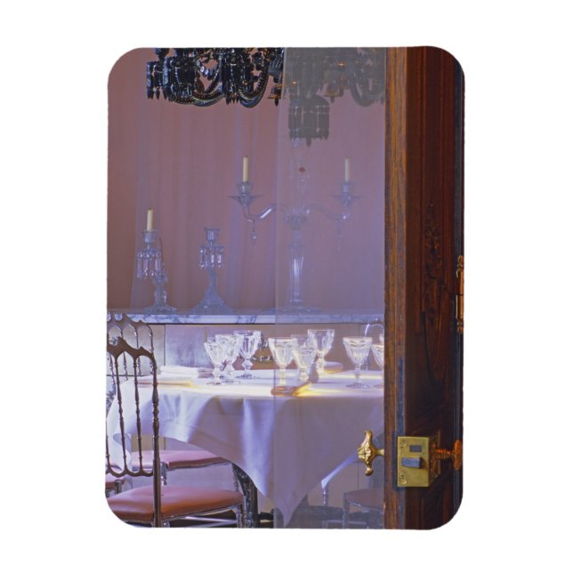 Der private Speisesaal mit schwarzem Kristall Magnet (Vertikal)