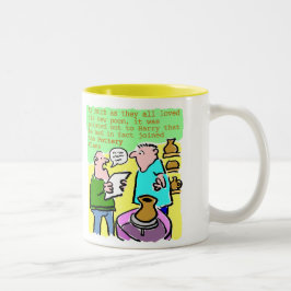 Der reife Schüler liest ein Gedicht in der Töpferk Zweifarbige Tasse