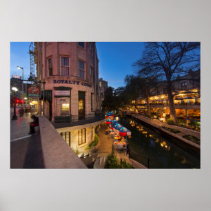 Der Riverwalk bei Dämmerung in der Innenstadt von Poster
