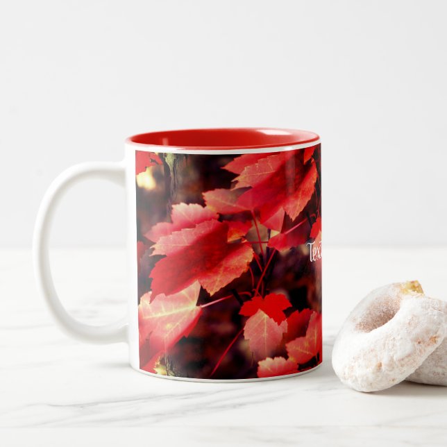 Der rote Herbst lässt die Natur Personalisiert Zweifarbige Tasse (Mit Donut)