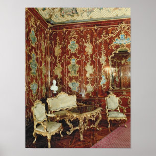 Der Saal ist mit Feigenholz bedeckt und mit einer  Poster