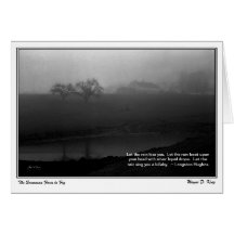 Der Schamanenbaum wurde in Nebel umwickelt