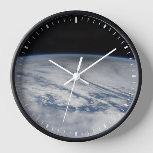 Der Schatten des Mondes, der auf dem Nordpazifik v Uhr