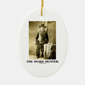 Der Schlangen-Jäger (Vintage Foto-Schlangen-Häute) Keramik Ornament
