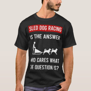 Der Schlittenhund mit der Antwort T-Shirt