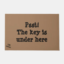 Der Schlüssel ist unter hier Tür-Matte