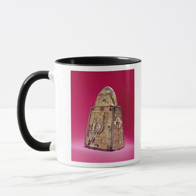 Der Schrein von St Patrick Bell Tasse (Links)