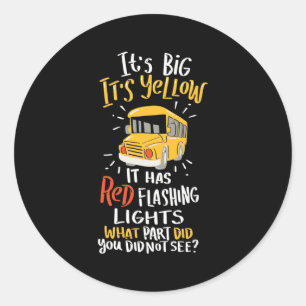 Der Schulbus ist groß und gelb Runder Aufkleber