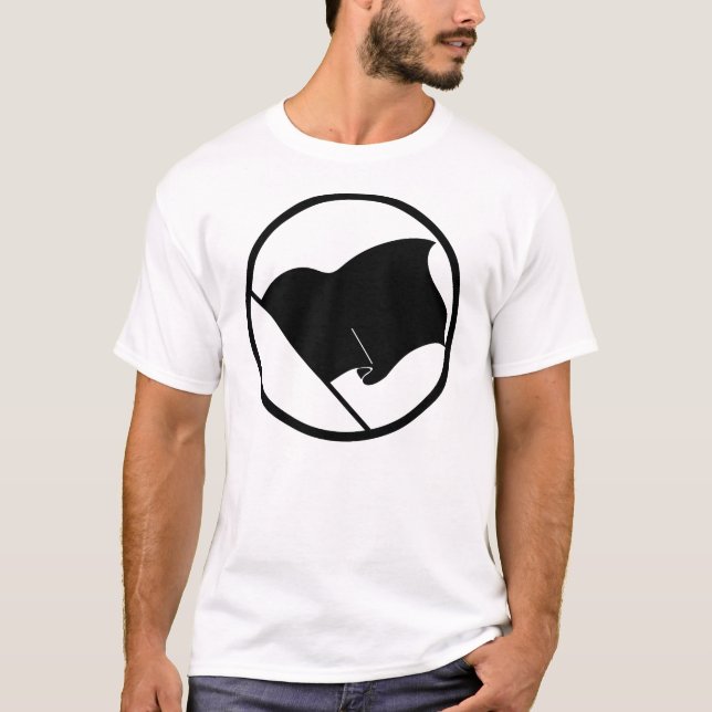 Der schwarze Flaggen-T - Shirt (Vorderseite)