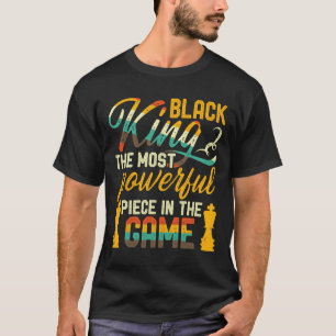 Der schwarze König ist das mächtigste Stück in den T-Shirt