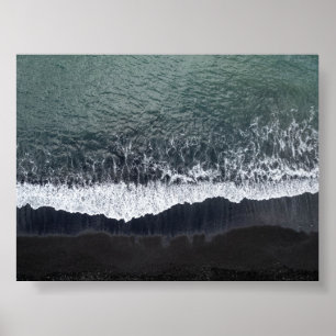 Der schwarze Strand in Island Poster