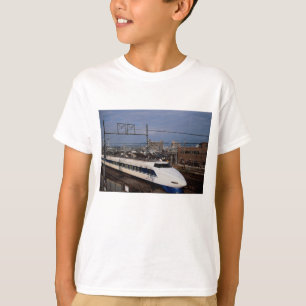 Der Shinkansen oder Kugel-Zug, Kyoto, Japan T-Shirt