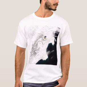 Der Shiveluch Vulkan in Kamchatka Krai, Russland T-Shirt