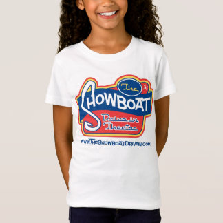 Der Showboat-Antrieb des Kindes im T-Shirt
