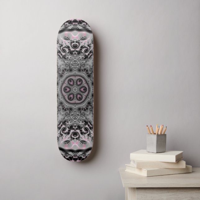 Der silberne Fraktalgarten Skateboard (Wandkunst)