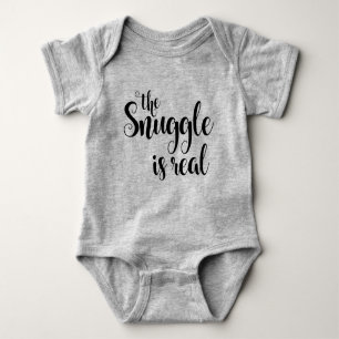 Der Snuggle ist wirklich Baby Strampler
