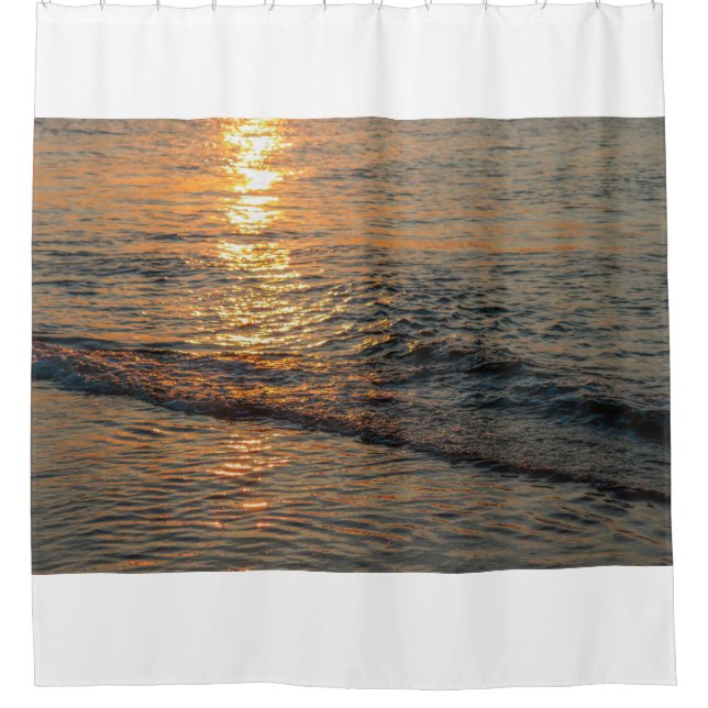 Der Sonnenuntergang reflektiert das wunderschöne M Duschvorhang (Vorderseite)