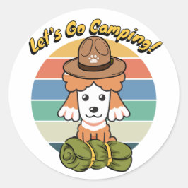 Der sonnige braune Hund will, Camping zu gehen Runder Aufkleber