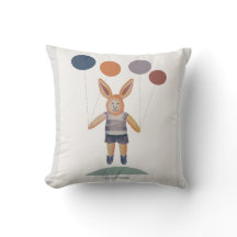 Der sonnige Junge hob von Ballons Kinderzimmer auf