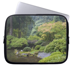 Der Spazierteich mit Mondbrücke Laptopschutzhülle
