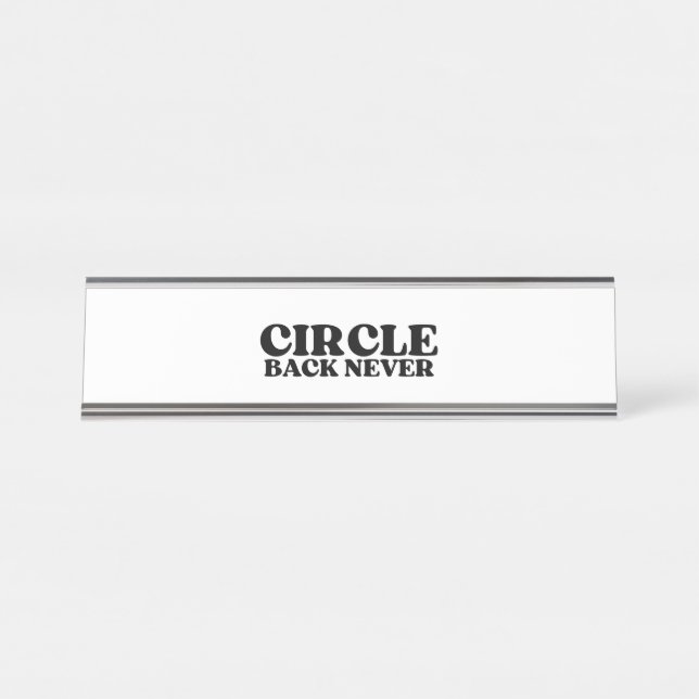Der Statusmarker | Circle Back Never Executive  Schreibtischnamensplakette (Vorderseite )